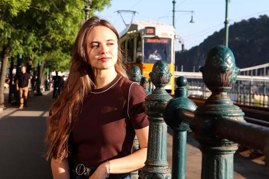 Budapest: Private Guided Tour with Photoshoot - Big tour(3h) - Guides, languages, and the feel of the experience