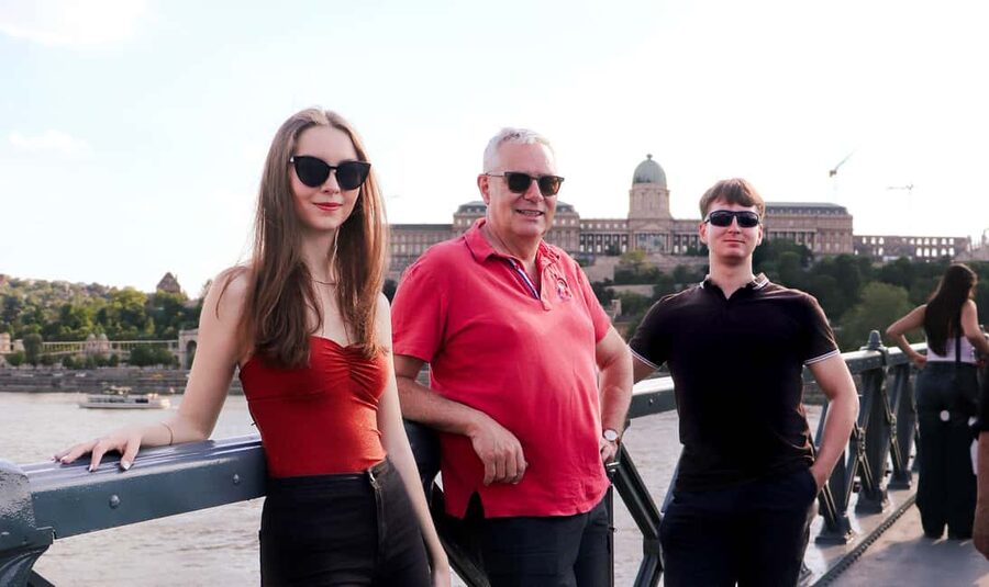 Budapest: Private Guided Tour with Photoshoot - Big tour(3h) - Who should book this Budapest tour?