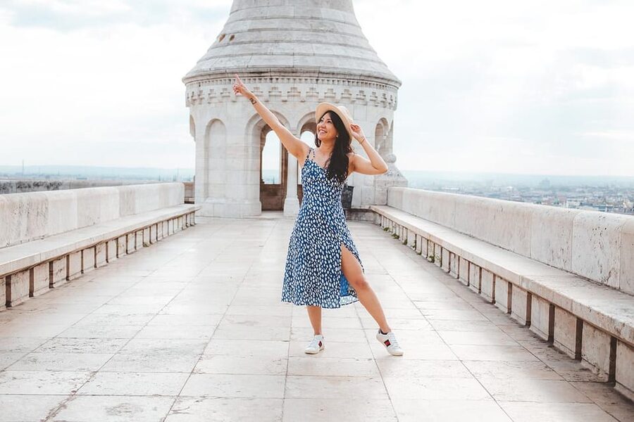 Budapest: Private Photoshoot & Sightseeing - Crossing Budapest by Chain Bridge