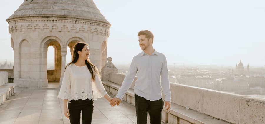 Budapest: romantic photoshoot at Buda's iconic sightseeings - Meeting at the Szent László statue near Mathias Church