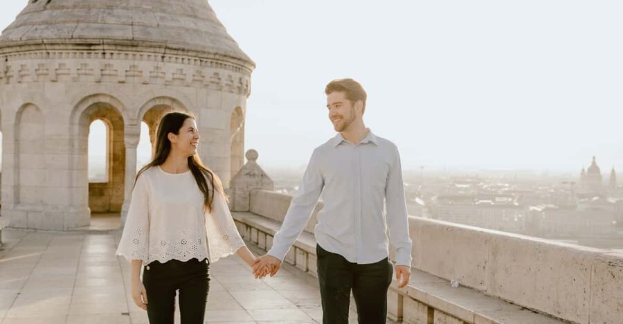 Budapest: romantic photoshoot at Buda's iconic sightseeings - Fisherman’s Bastion and the art of looking natural