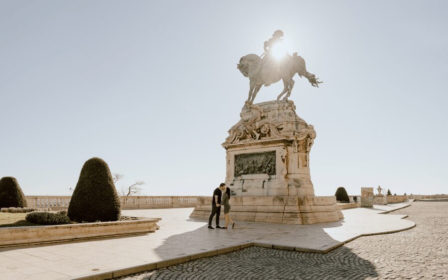 Budapest: romantic photoshoot at Buda's iconic sightseeings - Who should book this Buda session?