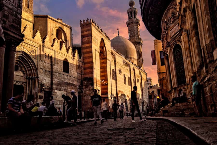 Cairo: Pyramids, Bazaar, Citadel Tour with Photographer - The 30-minute camel ride and desert photographs