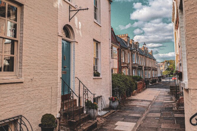 Cambridge Instagram Self-Guided Tour - Top Photo Spots - Jesus College, chapel, and open grounds