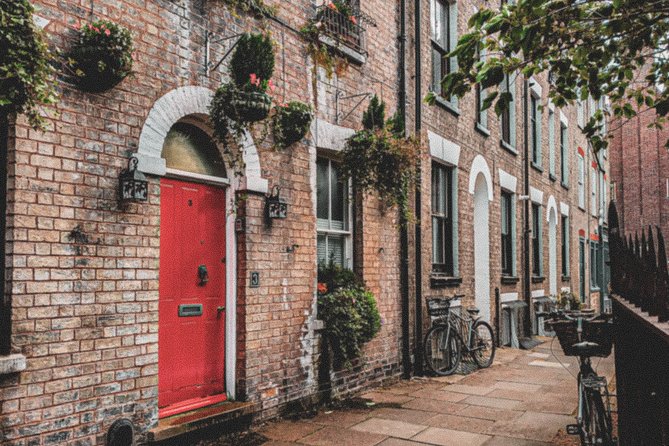 Cambridge Instagram Self-Guided Tour - Top Photo Spots - Magdalene College and the walk to Magdalene Bridge