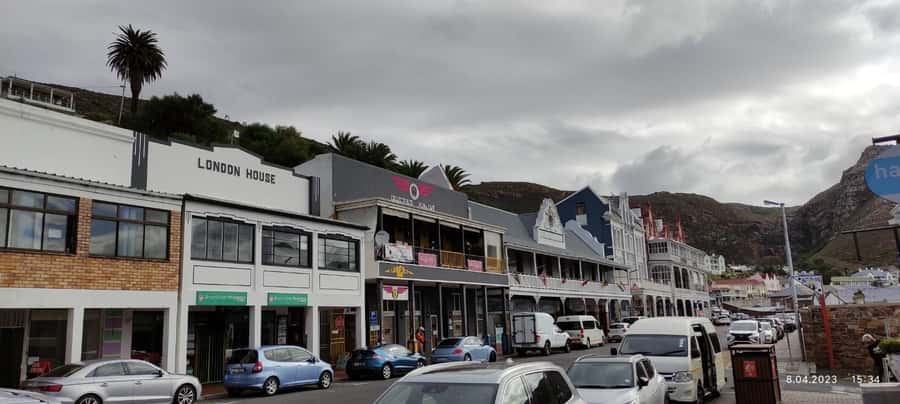 Cape Town: Cape of Good Hope, Penguins Instagram Group Tour - Simon’s Town lunch and Muizenberg’s painted huts