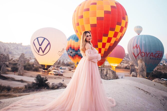 Cappadocia Photoshoot with Flying Dress & Instagram Reels - Why balloon light makes this shoot special