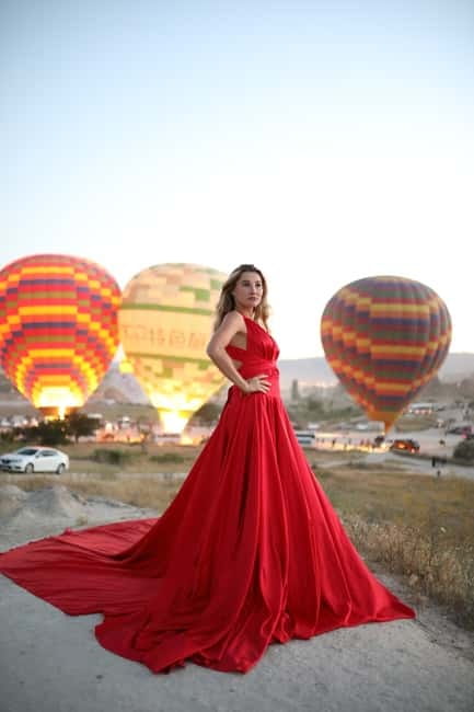 Cappadocia: Photoshooting with Flying Dresses - Dress colors let you shape the mood