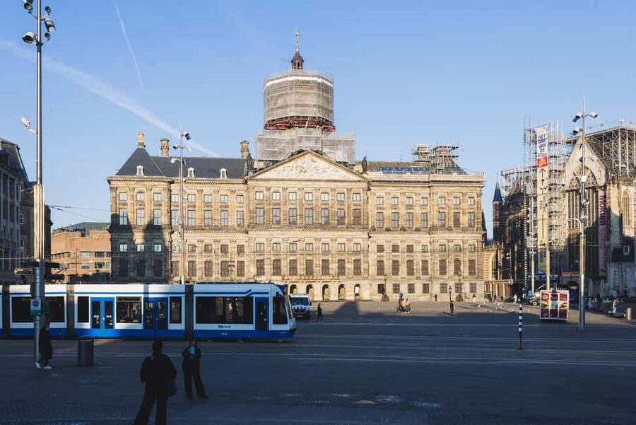 Capture Iconic Amsterdam: Photo Walk with a Pro Photographer - Who should book this photo walk