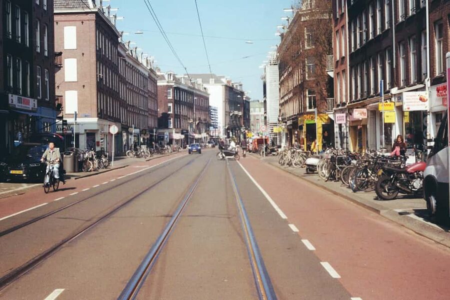 Capture Iconic Amsterdam: Photo Walk with a Pro Photographer - Begijnhof: a calm test of composition