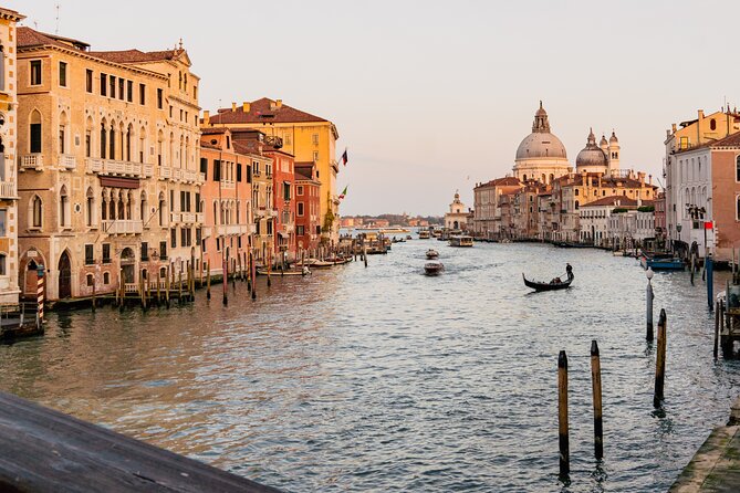 Cinematic Photoshoot in Venice: Capture Venice Hidden Gems - How the photographer’s style affects your experience
