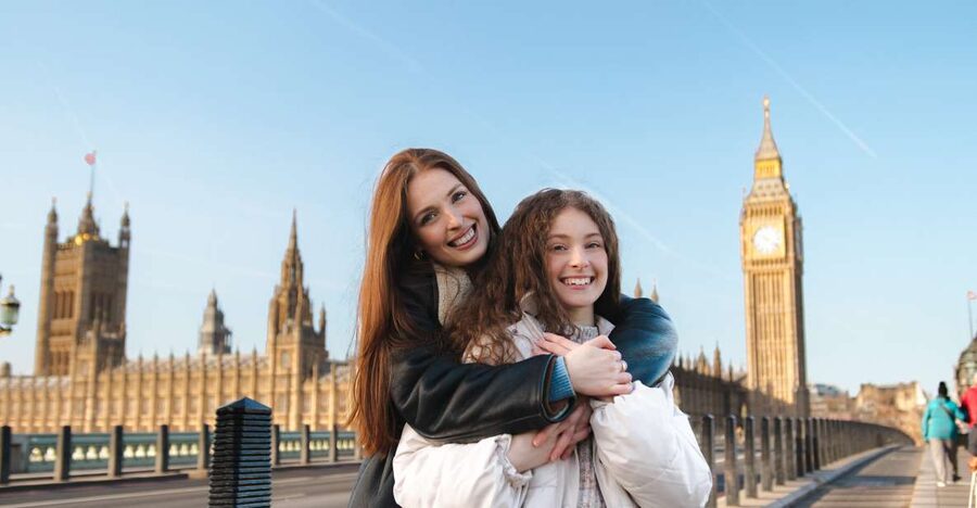 Couple’s photo: Romantic photoshoot in London - Big Ben as the main portrait setting