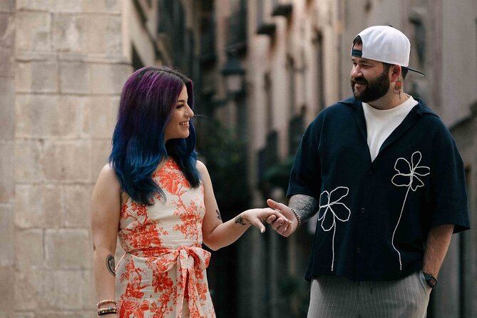 Couples Photoshoot Barcelona - Why a private Gothic Quarter photoshoot works