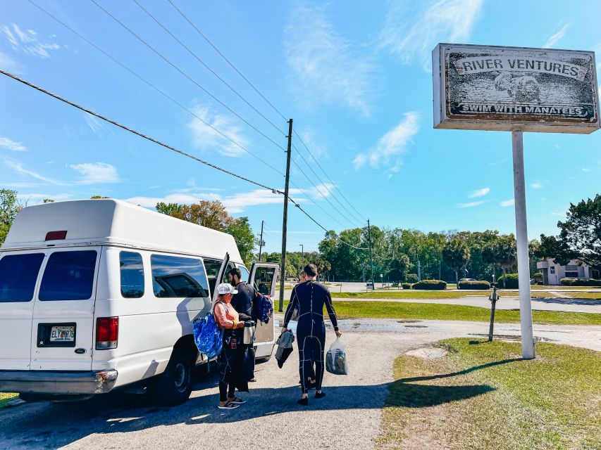 Crystal River: Manatee Snorkel Tour w/ In-Water Photographer - Snorkeling beside wild manatees