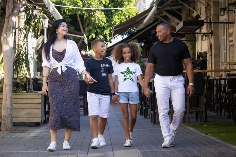 Cyprus: Private Photo Session with Professional Photographer - Family photos that keep children involved