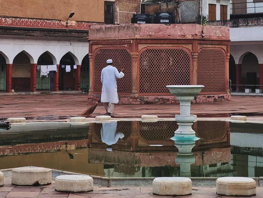 Delhi Like a Local: Food & Photography Full Day Tour - Old Delhi, Jama Masjid, and the first food discoveries