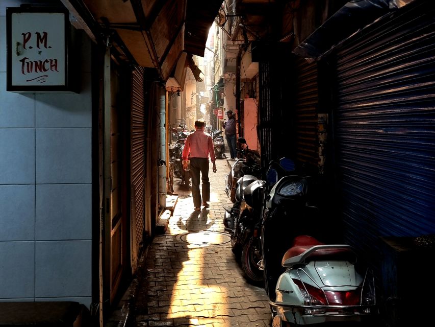 Delhi Like a Local: Food & Photography Full Day Tour - Lodhi Gardens at the end of the day