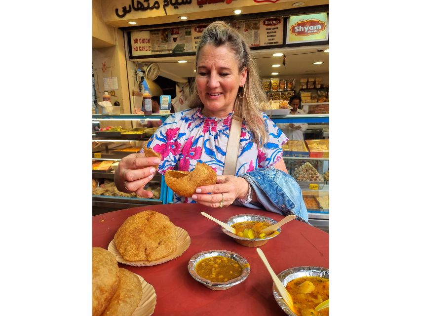 Delhi Like a Local: Food & Photography Full Day Tour - Starting at Lal Qila and entering Chandni Chowk