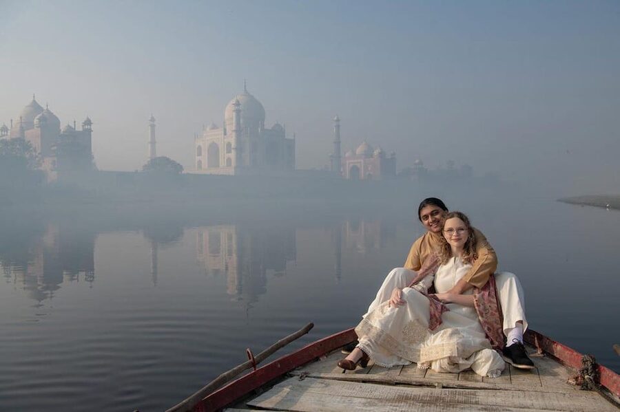 Delhi: Photography Taj Mahal Tour with Boat Ride & Transfers - Agra Fort and its Mughal story