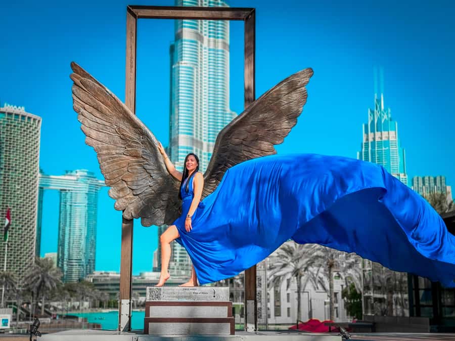 Dubai: Burj Khalifa Flying Dress Videography Shoot - Choosing the dress before your one-hour session