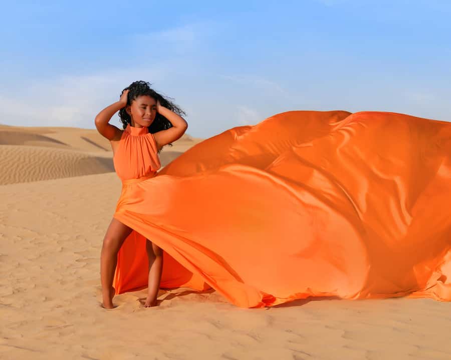 Dubai: Flying Dress Photoshoot Experience - Adding makeup, hair styling, or henna