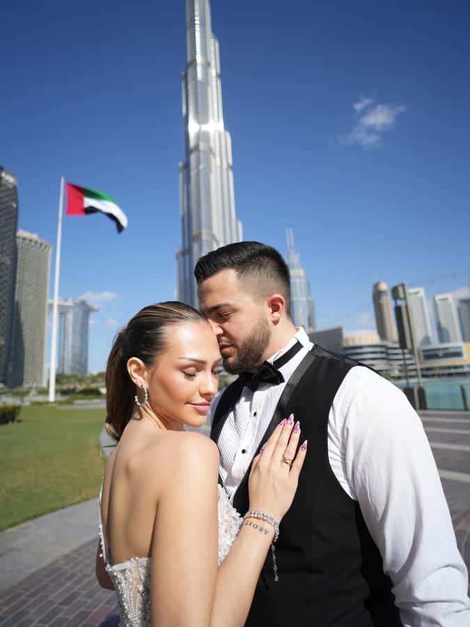 Dubai: Iconic Burj Khalifa Pre-Wedding Photoshoot - Should you book the Burj Khalifa photoshoot?
