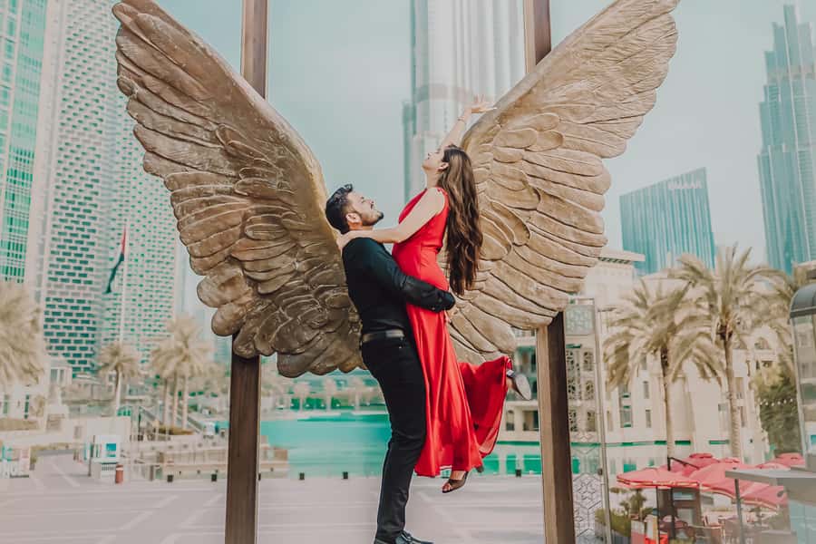Dubai: Iconic Burj Khalifa Pre-Wedding Photoshoot - What the photographer adds to the session