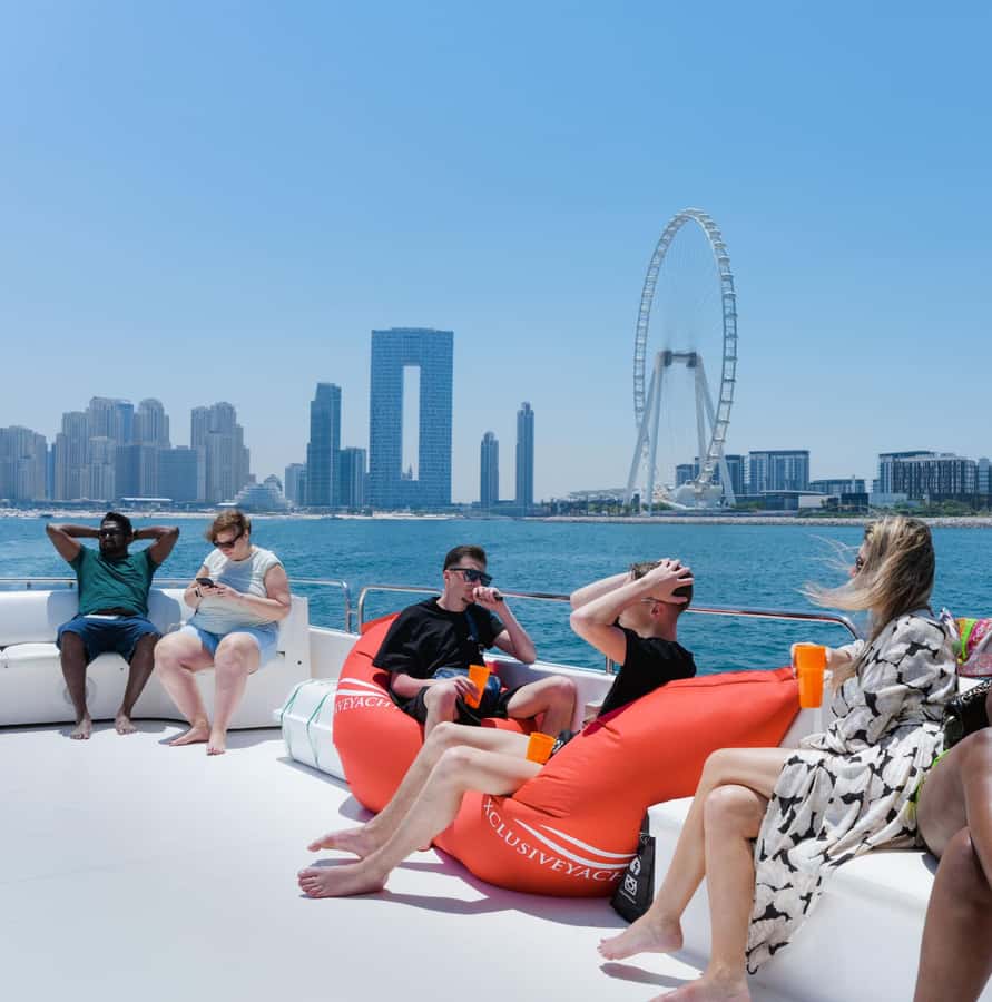 Dubai: Instagrammable Yacht Tour with Drinks & Ain/JBR Views - A comfortable hour, not a full day at sea