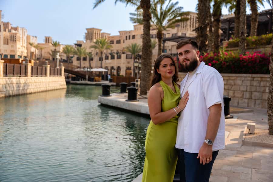 Dubai: Private Photoshoot with Hotel Pickup and Drop-off - A photographer who helps you relax