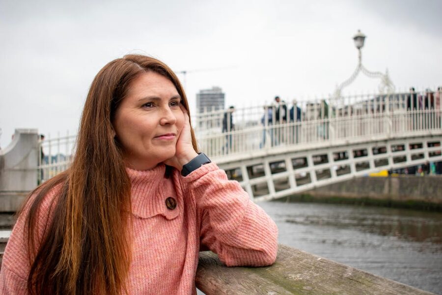 Dublin: Private Photo Experience - Ha’penny Bridge brings in the River Liffey