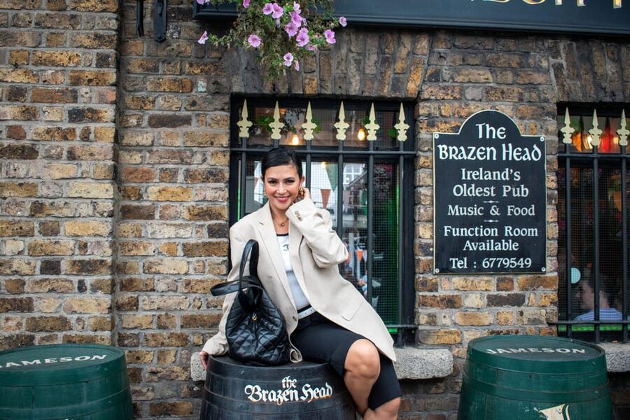 Dublin: Private Photo Experience - Trinity College gives you the classic Dublin backdrop