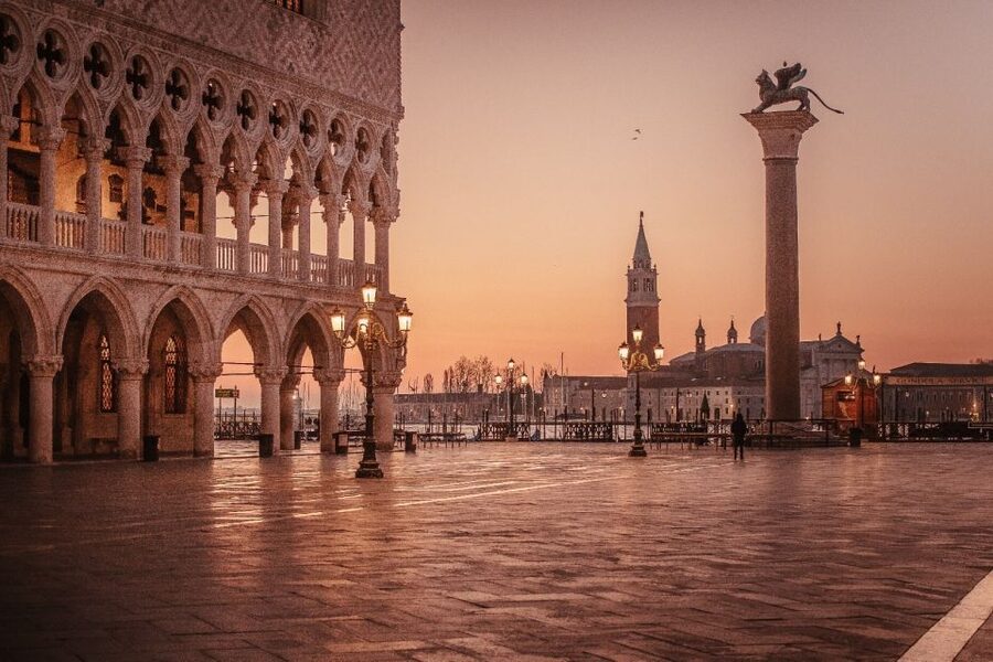 Early Morning Photo Tour and Breakfast in a Luxury Location - Why early morning is the right time for Venice photographs