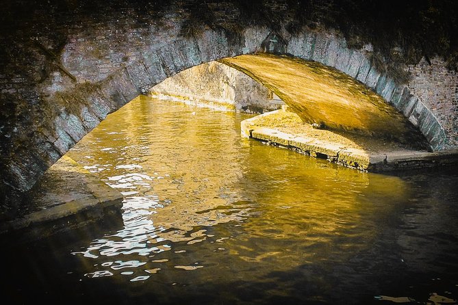 "Edges of Brugge" Photo Tour - 2hr open city tour & workshop - Why this Bruges photo walk feels different