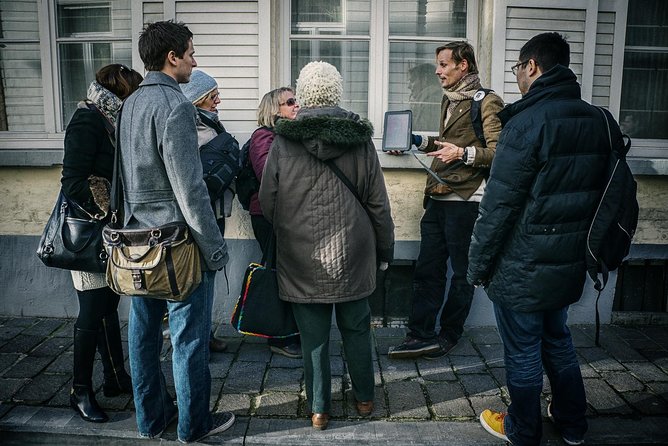 "Edges of Brugge" Photo Tour - 2hr open city tour & workshop - Starting at the Basilica of the Holy Blood