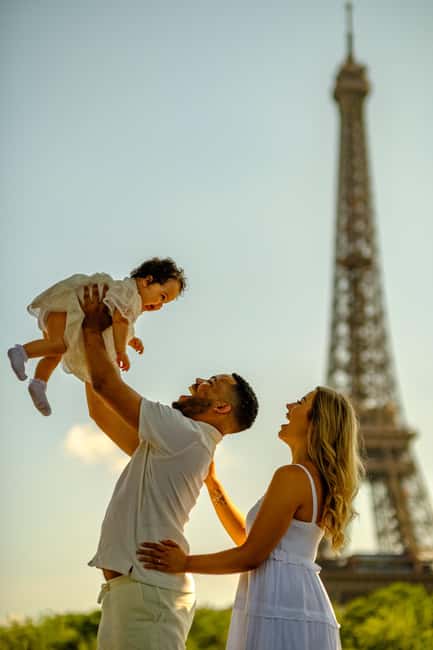 Eiffel Tower privat Photoshoot - What you receive after the shoot
