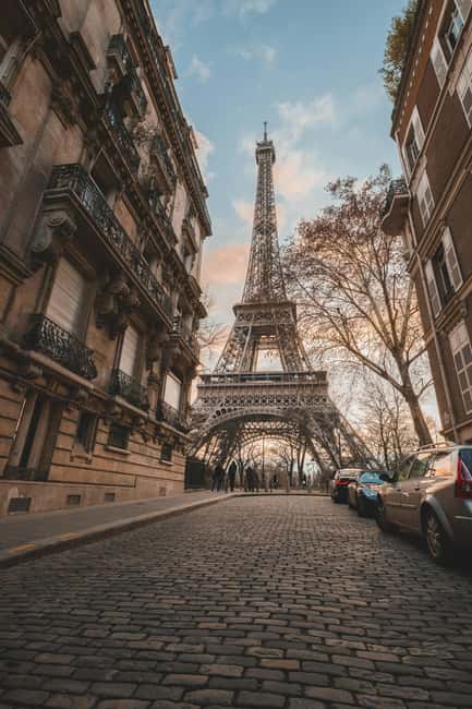 Eiffel Tower Reserved Access with Photoshoot stops - Quai Branly and Rue de l’Université