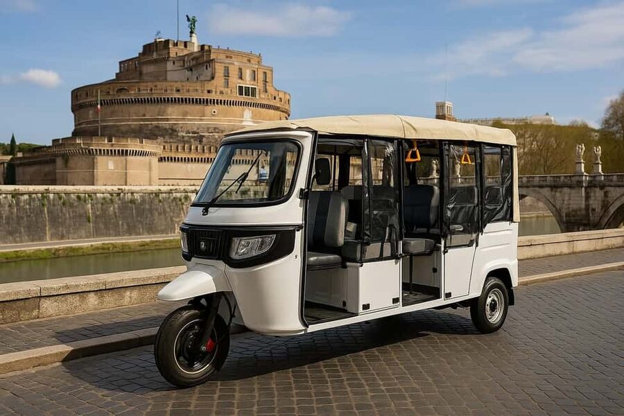 Electric Tuk-Tuk Photography Service of Rome - The Colosseum in a 15-minute photo stop