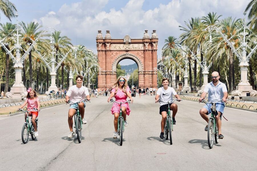 Explore Barcelona by Bike & Photo Shooting - Why the bike and camera combination works