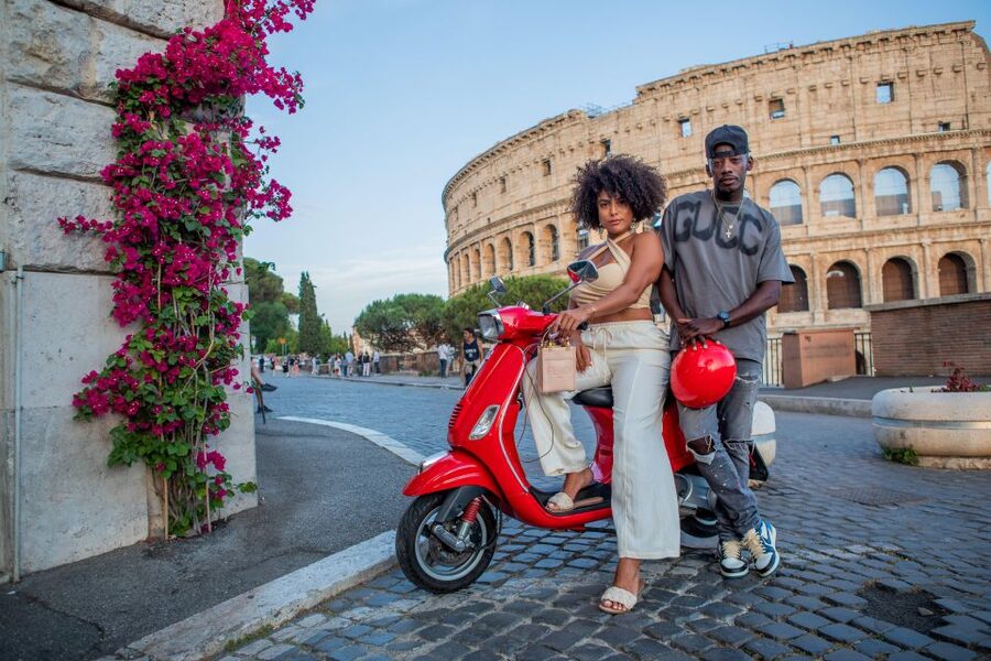 Explore city on Vespa with Professional Photographer - Key points to know before you book