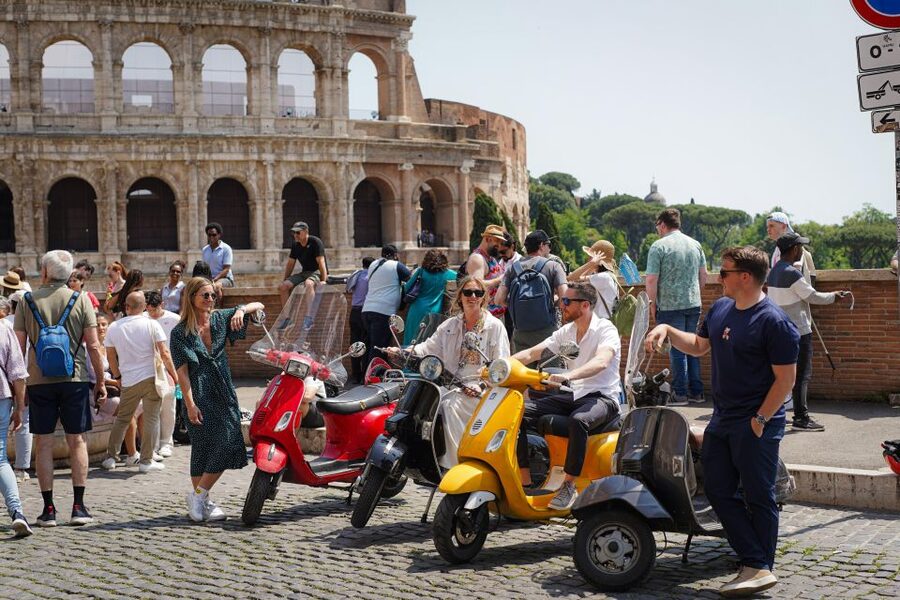 Explore city on Vespa with Professional Photographer - Is 20 photos per person good value?