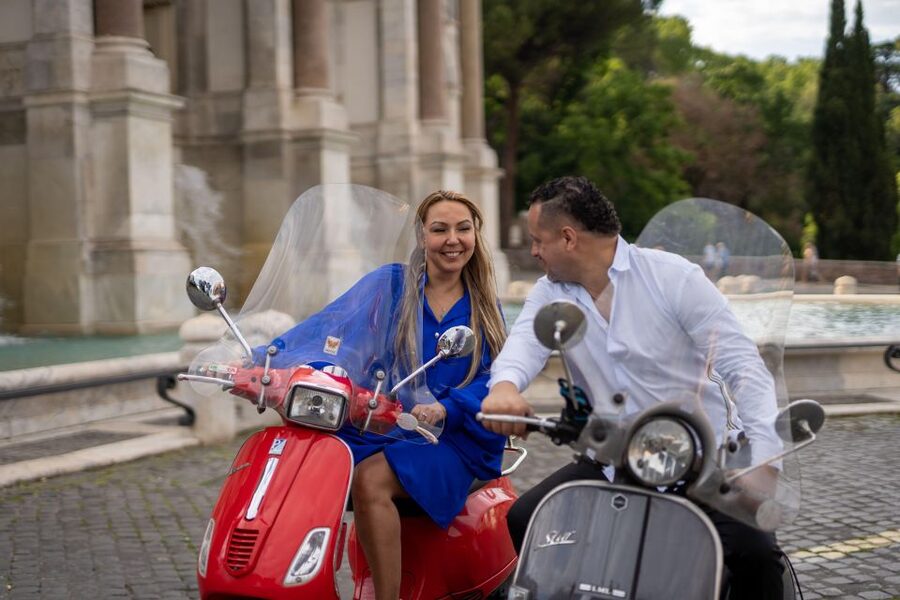Explore city on Vespa with Professional Photographer - The Fontana dell’Acqua Paola and the ride back