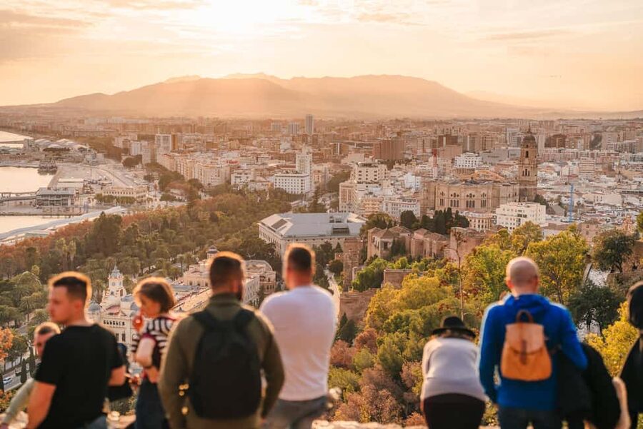 Express Tuk-Tuk Tour in Malaga: Gibralfaro Viewpoint and Photography - Key points at a glance