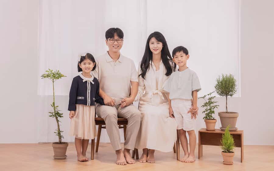 Family, Couple, and Group Photoshoot in Seoul - Why a Seoul studio portrait is worth your hour