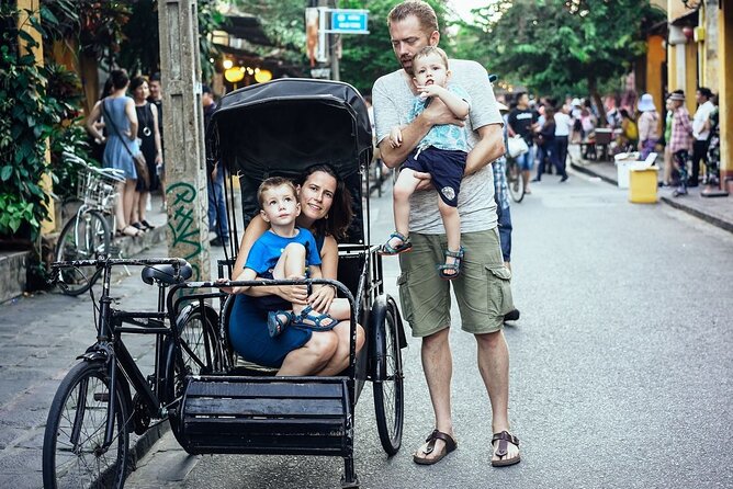 Family Photography Tour in Hoi An - A family photo walk through Hoi An’s old town