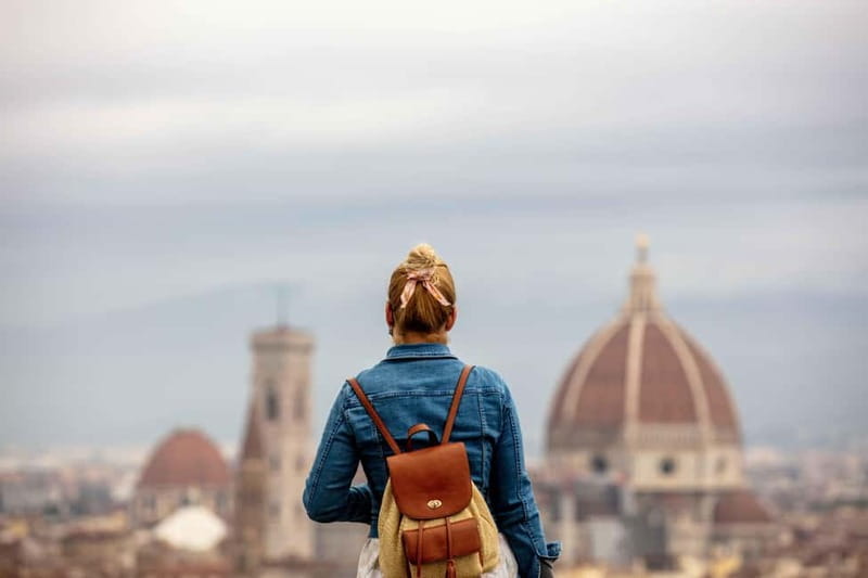 Florence: City Skyline Photoshoot at Piazzale Michelangelo - How the photographer helps you look natural