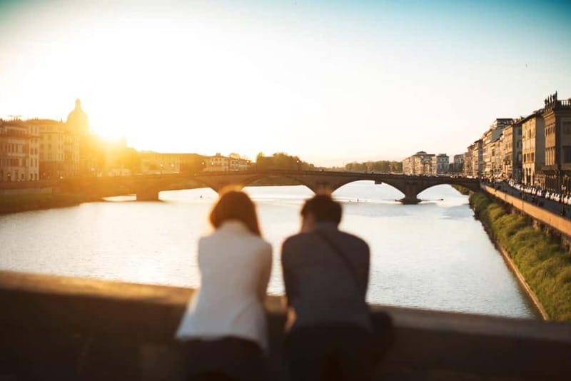 Florence: Classics Photoshoot with Ponte Vecchio Bridge - How the photographer helps you look natural
