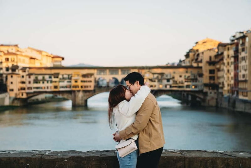 Florence: Classics Photoshoot with Ponte Vecchio Bridge - Ponte Vecchio and the Arno in your first photographs