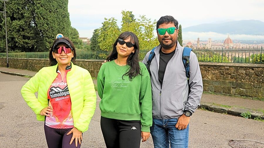 Florence Premium E-Bike Tour + Photo Shoot and Tastings - Meeting in Piazza Ognissanti