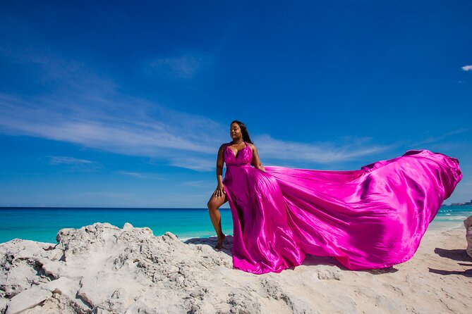 Flying dress photoshoot cancun - Changing on a public beach