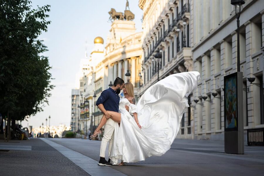 Flying Dress Photoshoot in Madrid - Timing, group size, and practical points